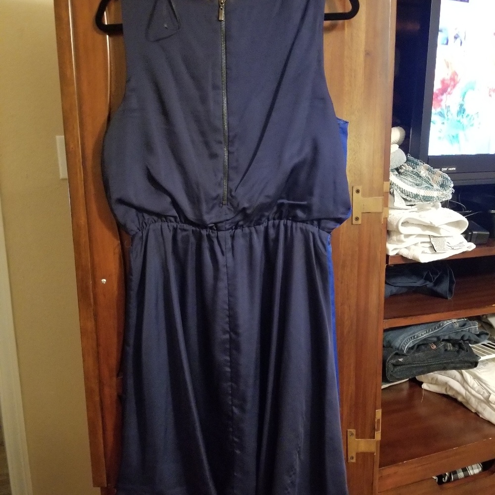 Dress - Picture 3 of 3